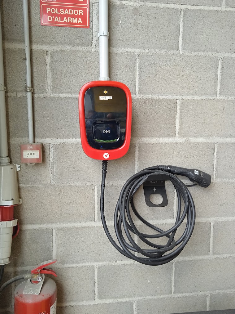 INSTAL·LACIÓ DE CARREGADORS ELÈCTRICS INDUSTRIALS COVITSA